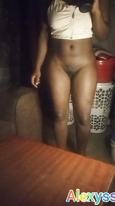 Hot babe twerking on live cam, the nude ..........