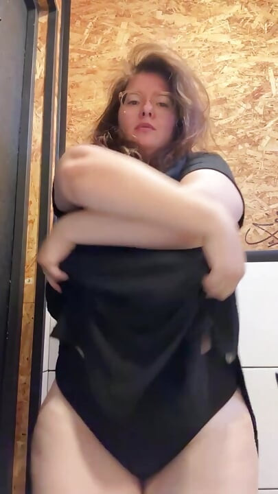 My full naked risky public bathroom masturbation
