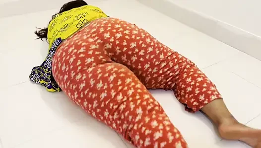 Hintli ateşli orta yaşlı seksi üvey anne üvey oğlu tarafından sikiliyor - büyük göt sikişi ve arkadan sikişiyor - büyük döl
