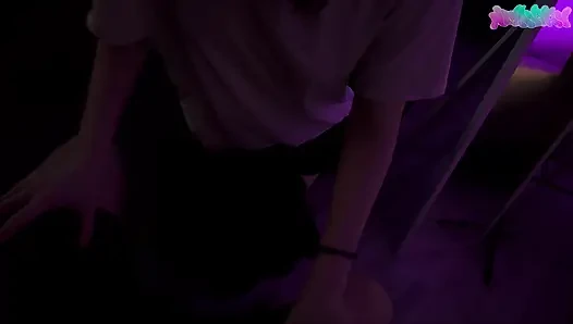 Cewek gamer montok menggulung mata selama creampie hari hujan yang penuh gairah