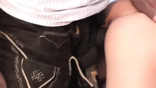 Nenek seksi lagi asik ngentot kontol raksasa pria kulit hitam sampai merangkak