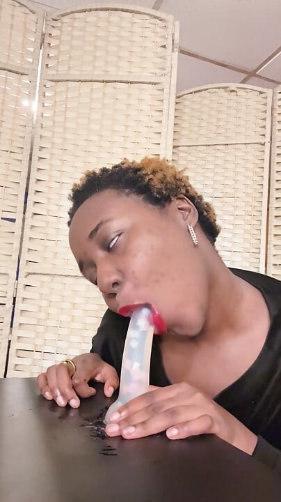 Kullin imeminen blowjob (Alliyah Alecia)