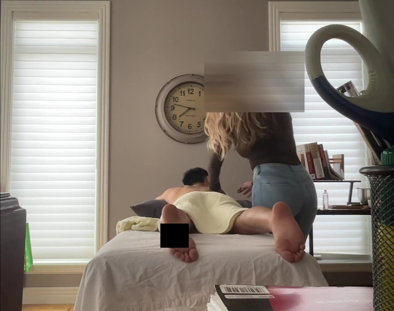 正统的frenchxrussian实习生rmt被巨大的亚洲鸡巴勾引 第一次约会