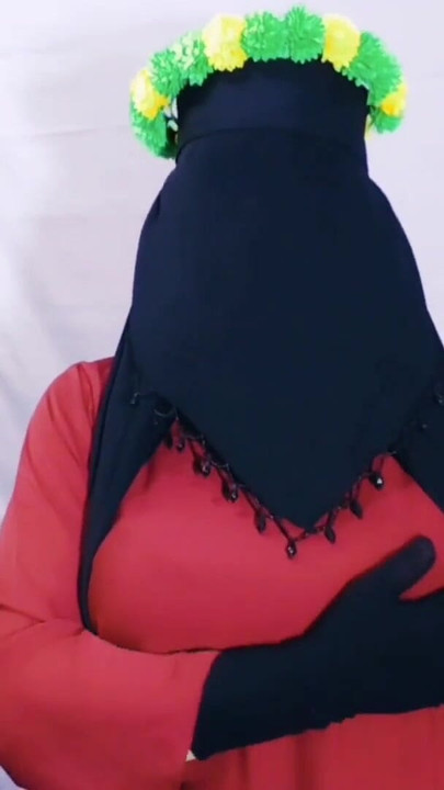 Beautiful Indian Bhabhi doing handjob | Clip 1