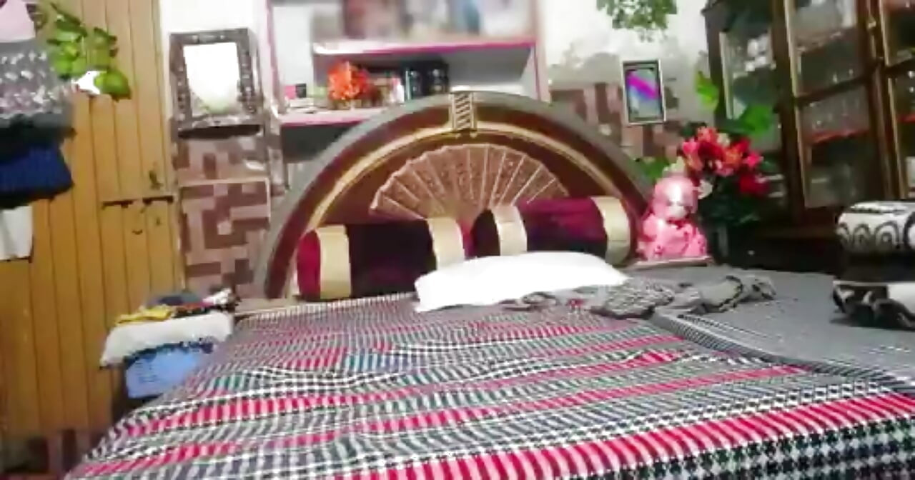 Videoclip porno indian desi cu înregistrare de acasă, gospodină indiancă sexy se fute cu un bărbat vecin