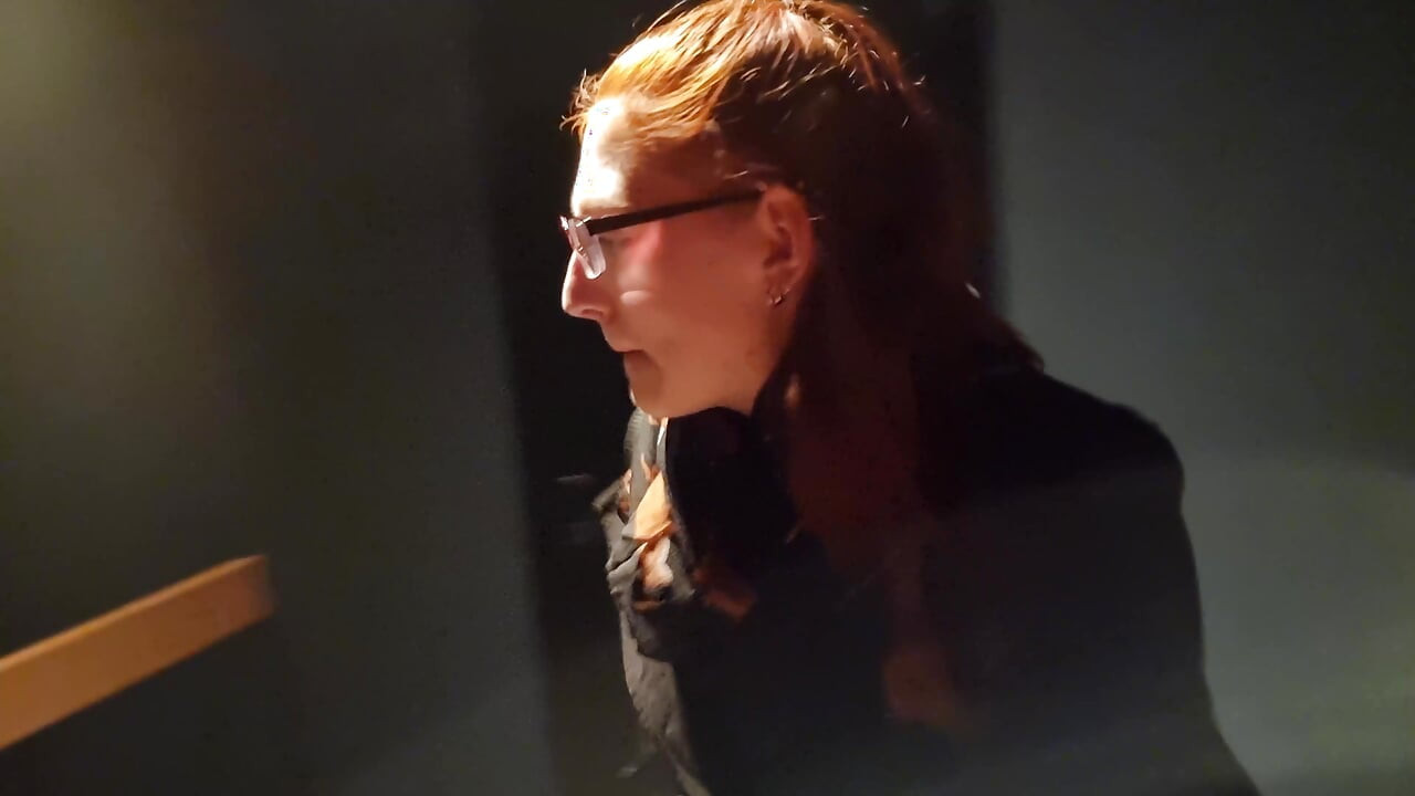 Kinky teenager har sjusket sex i restaurantkælderen!