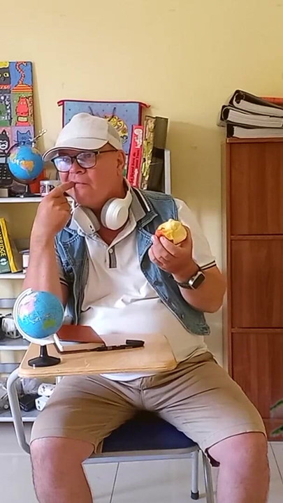 Ikoniskt ögonblick från "TORCELINI. Skola. Geografilektion 2. Kontinenter. FULL VIDEO"