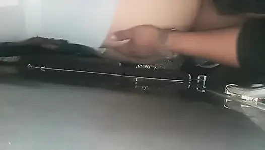 Samael masukin kontolnya ke dalam memekku, enak!!