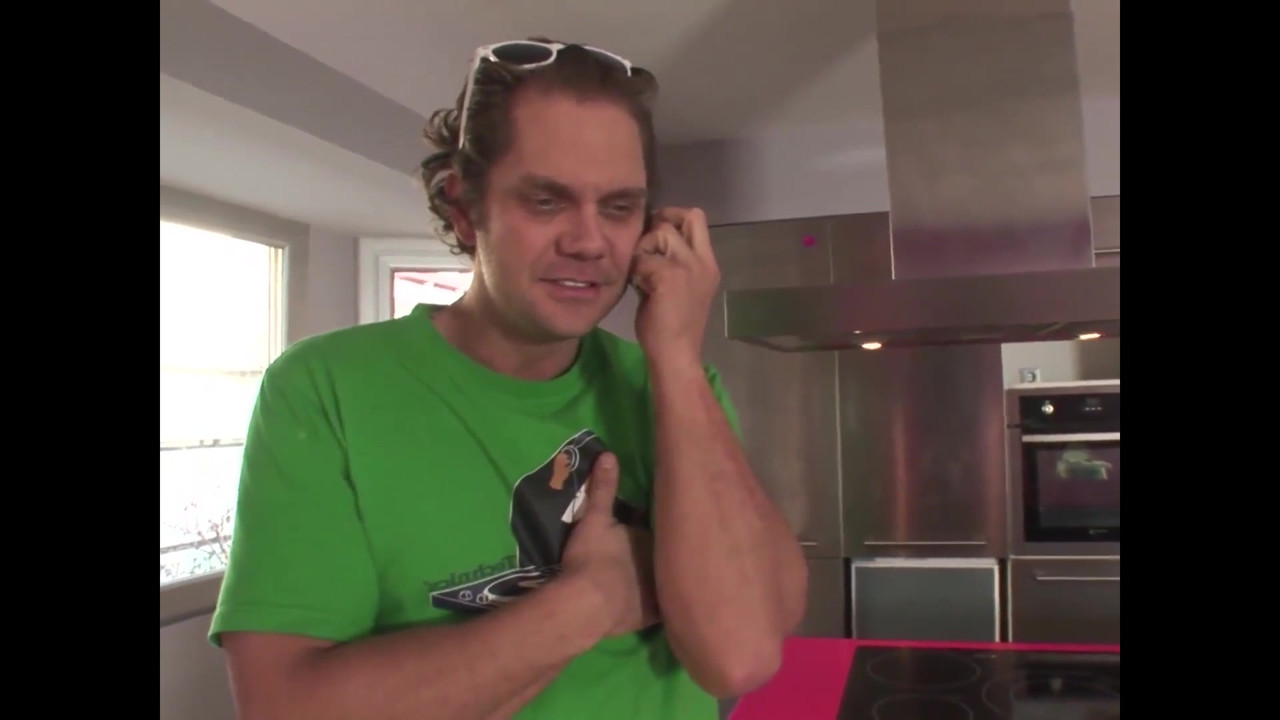 必死な女が激しいセックスを懇願