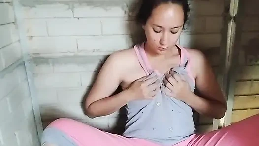 Şantiyede çalışan komşularımın yanında mastürbasyon