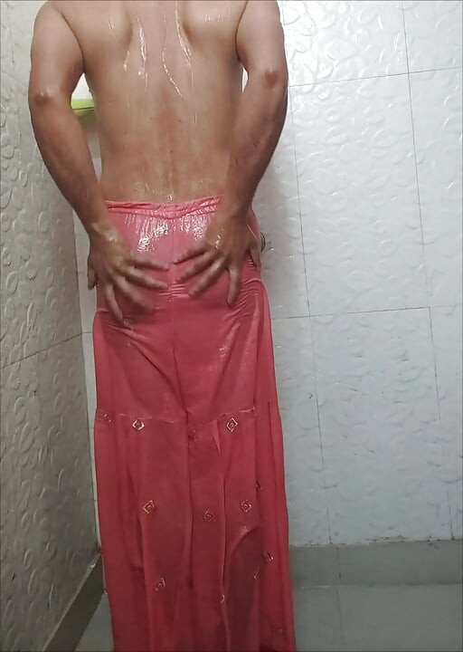 Rate my sexy booty and hanging cock in loose plazo