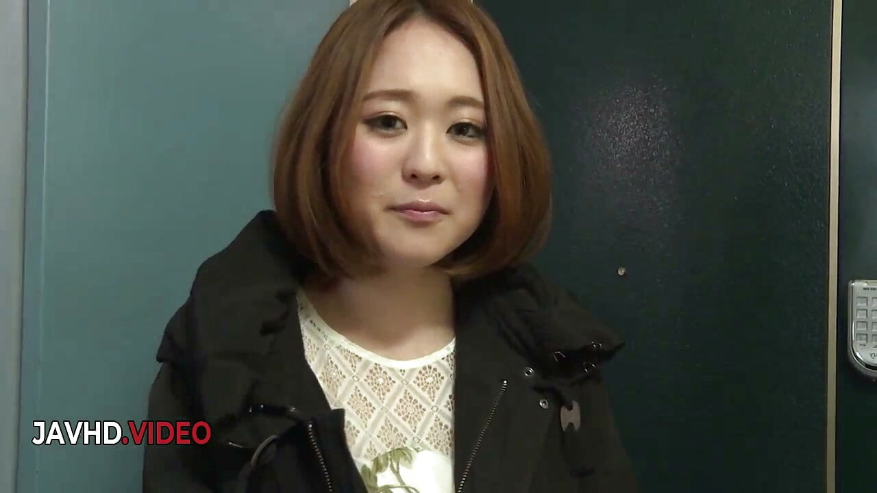 誘惑的亞洲宮本多莉美提供無禮而感性的口交