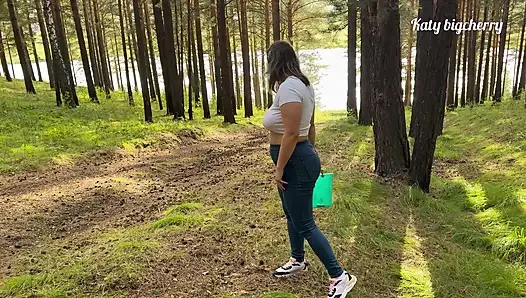 Stiefmutter erwischt stiefsohn beim masturbieren beim wandern im wald
