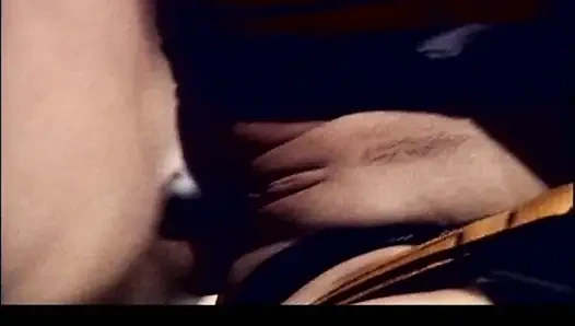 Güzel orta yaşlı seksi kadın ve büyük yarak için esaret seksi