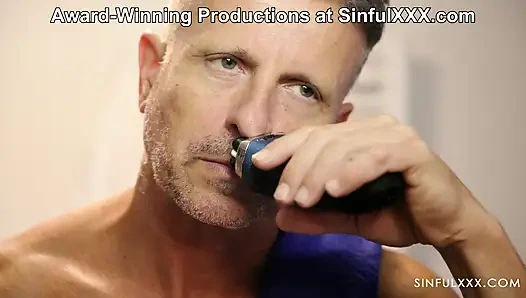 Cewek pirang erotis melakukan seks sensual di sinfulxxx