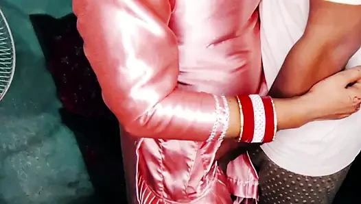 Desi bhabhi ko akele pa kr khub kiya