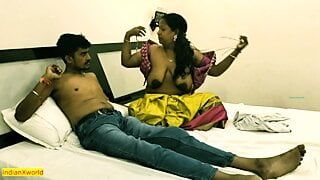 Marido indio follando a la hermana de la esposa con una toma sucia, ¡pero la esposa lo atrapa!