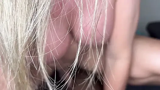 Futbolcu takım üniforması giyen orta yaşlı seksi kadınla seks yaptı.