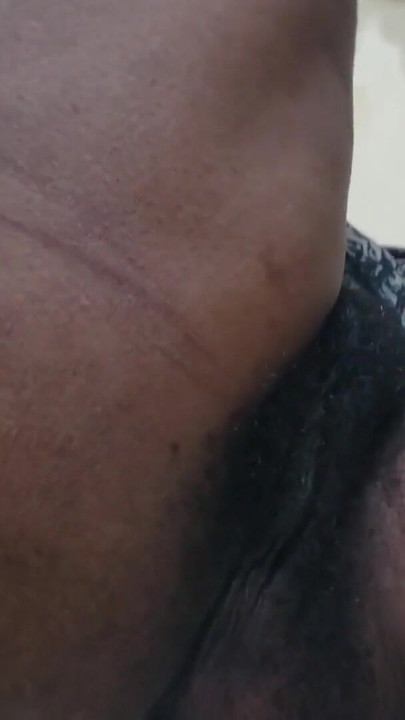 Rekaman seks di ruang ganti gym, memek besar istri hot close up | Klip 1