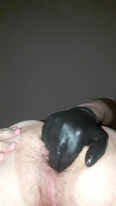 I am just fingering my hairy ass