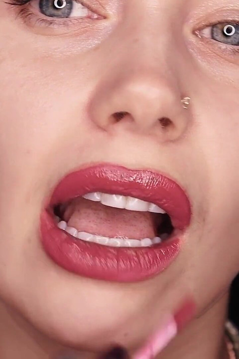 Hookah smoking and lipstick fetish