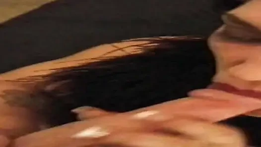 Retro reifes schätzchen squirtet wild aus intensiver finger-action