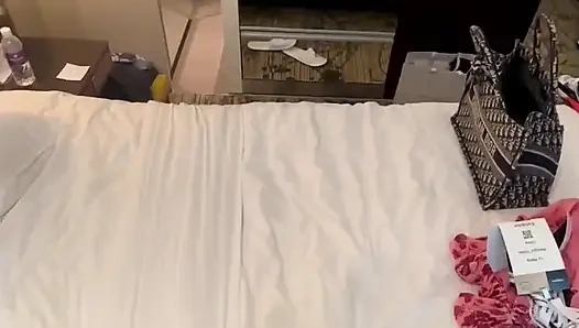 Миниатюрная азиатка Lulu Wild делает минет с глубокой глоткой, грубый трах и взрыв грязного кримпая