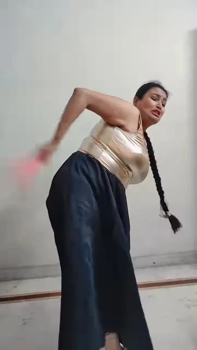 大屁股熟女狗式（完整视频）