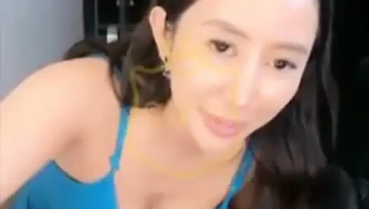 Buka kakinya, memek cantik indonesia, jilat