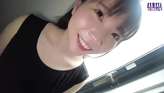 Cewek super hot ini pertama kali memeknya pakai strap-on tanpa henti bagian.2