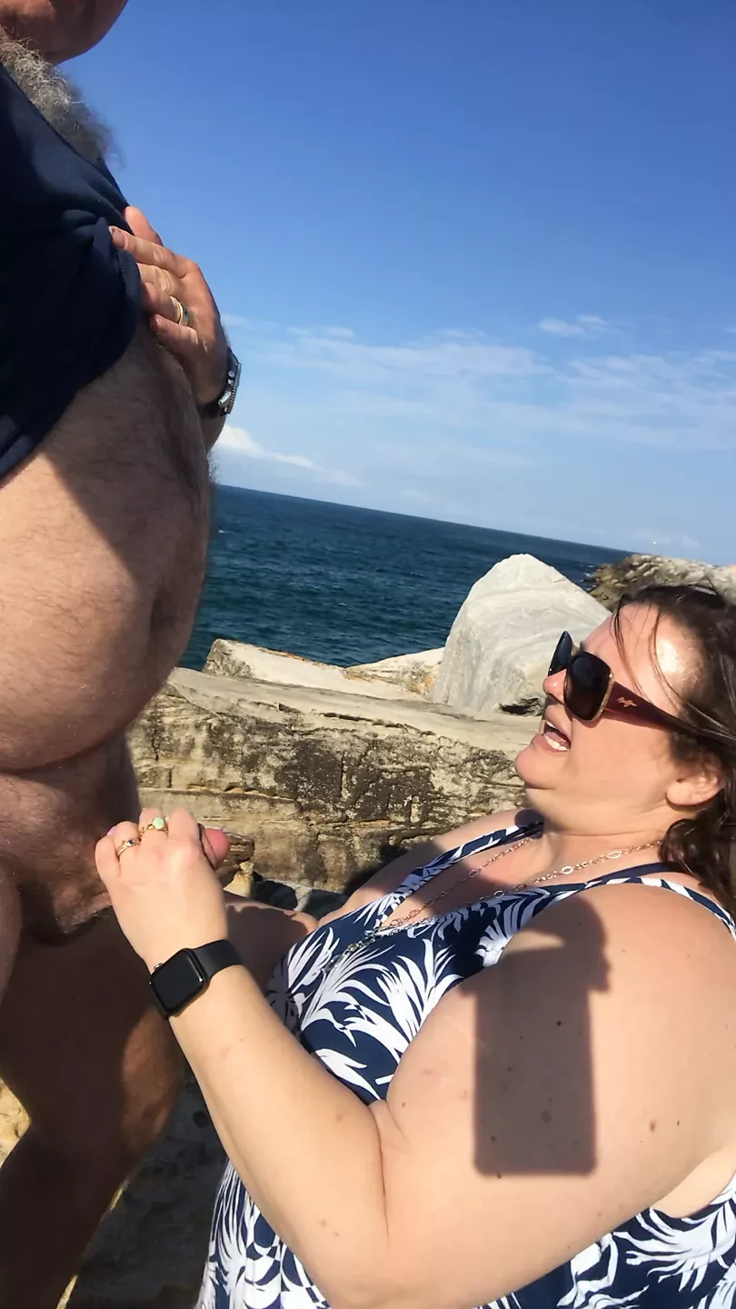 Bbw sání ptáka na pláži