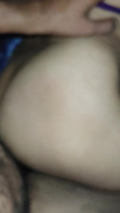 Hãy để vợ tôi có trải nghiệm nóng bỏng đầu tiên của cô ấy với người bạn giàu có của tôi trong màn làm tình cuckold mạnh bạo