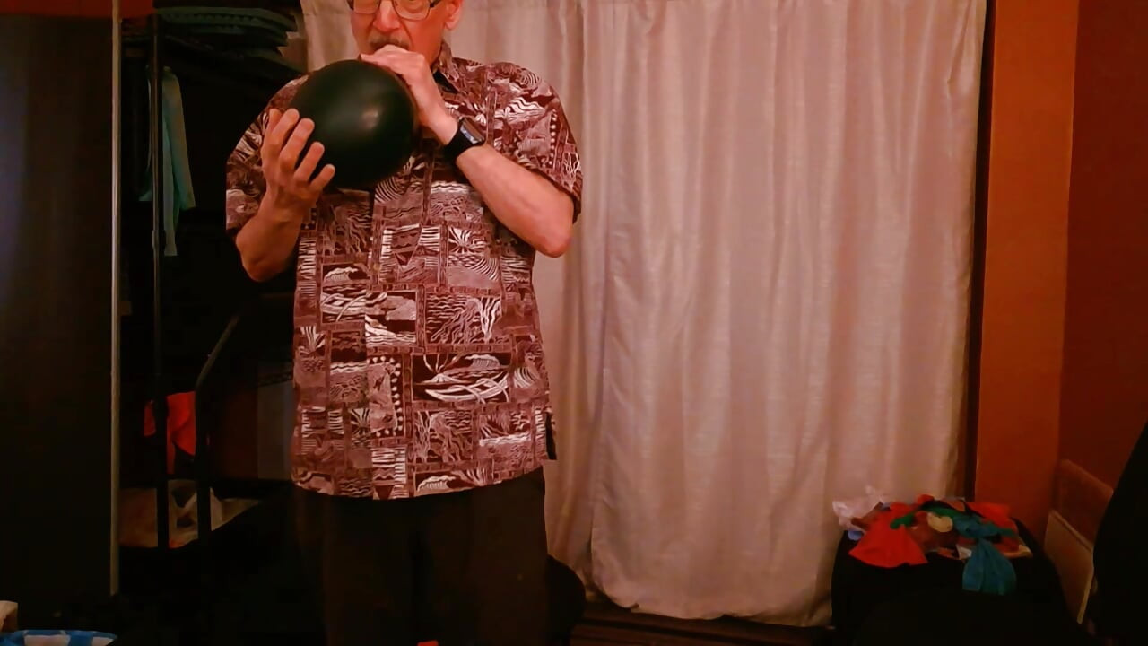157) Two Sit 2 Pops and Blimp Balloon Hump and Cum