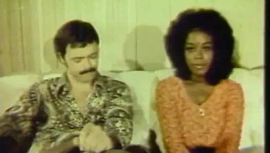 Schwarze und weiße muschi im schlafzimmer lecken