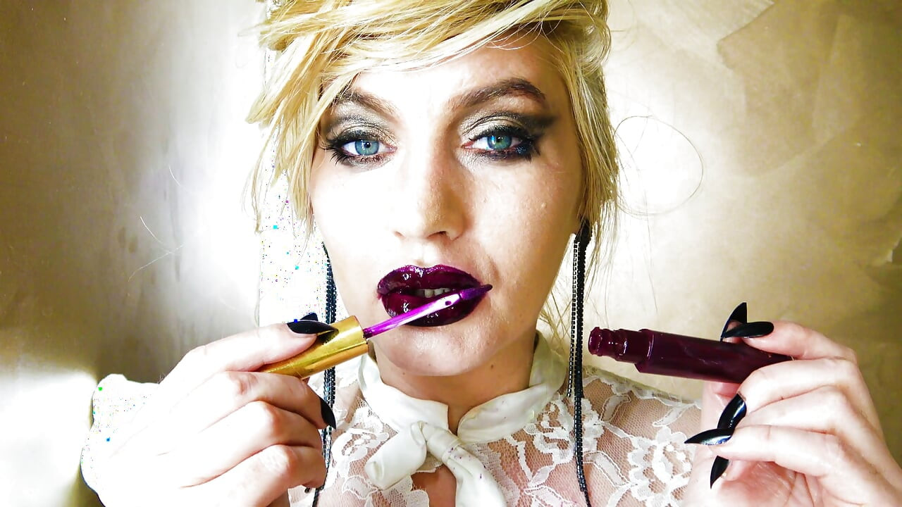 أحمر الشفاه Femdom Sexkisses