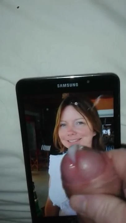 MILF Laura Gets Hot Load In A Cum Tribute
