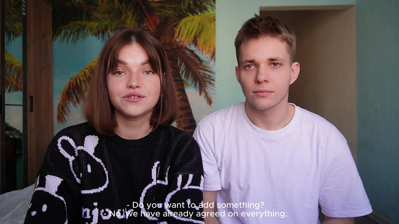 流行的在线游戏在视频博客期间变成继兄弟和继妹之间的性爱