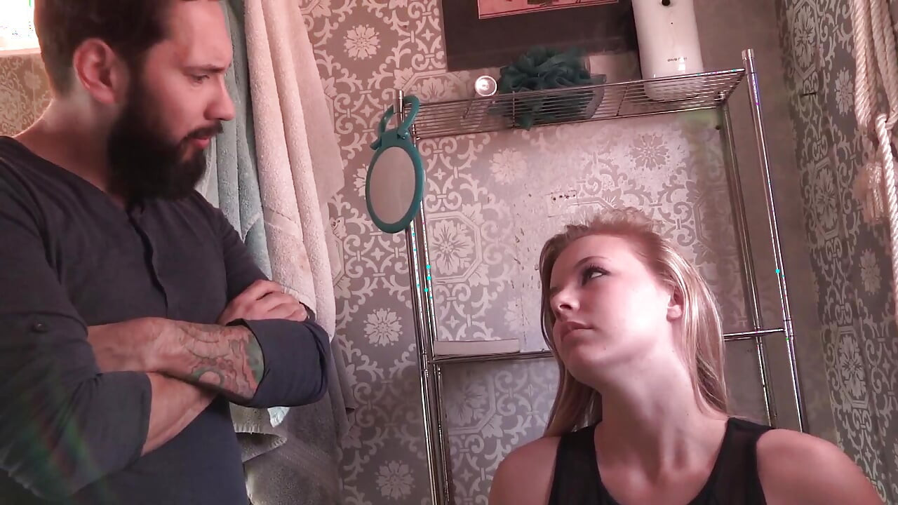 Lexi Davis trẻ trung, một con điếm thích đút nó vào âm hộ