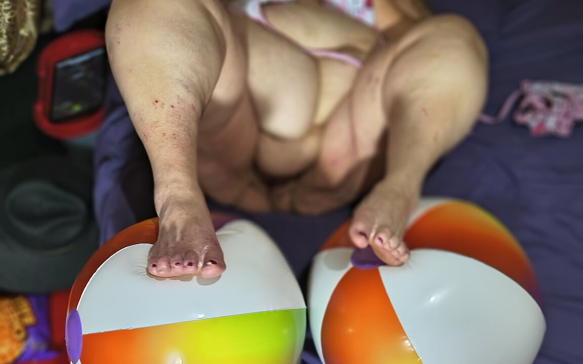 Naked Beach Ball Has Her Squirting for All