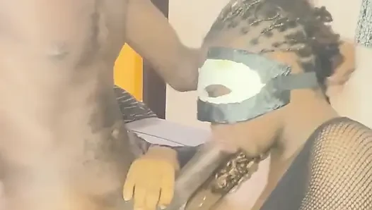 Ona çok edepsiz bir sakso çektirdim, biraz istersen izle