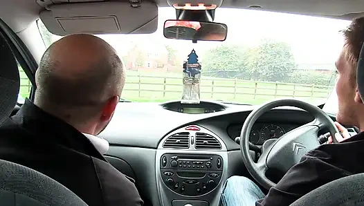 Cewek hot rambut cokelat dengan toket besar dientot di kantor