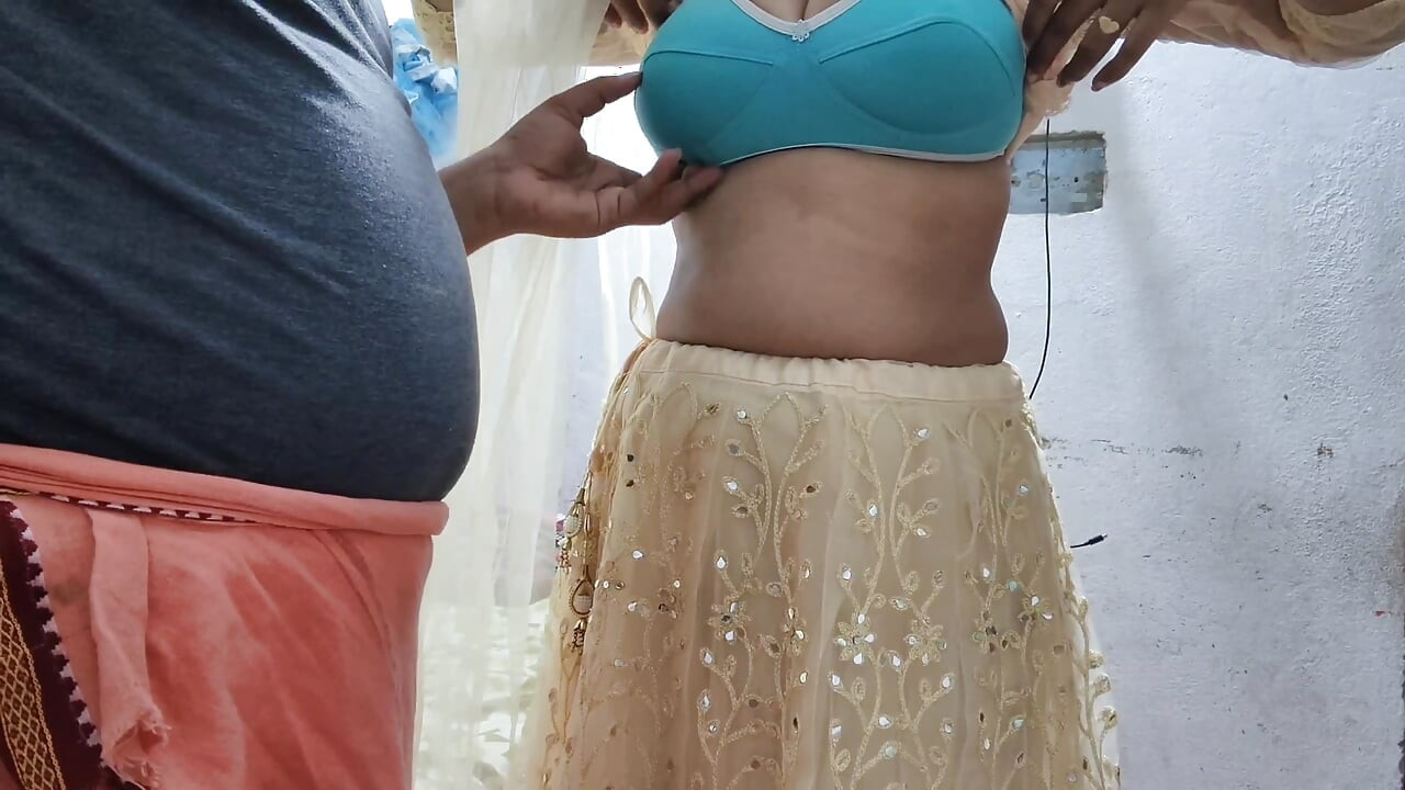 chachi ki salwar pahan kr uske choot se pani nikal diya