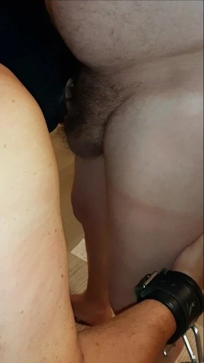 Je suis l'urinoir de mes Maitres.