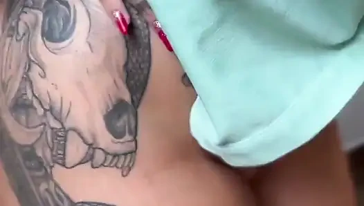 Бразильская девушка с большой задницей глотает всю сперму