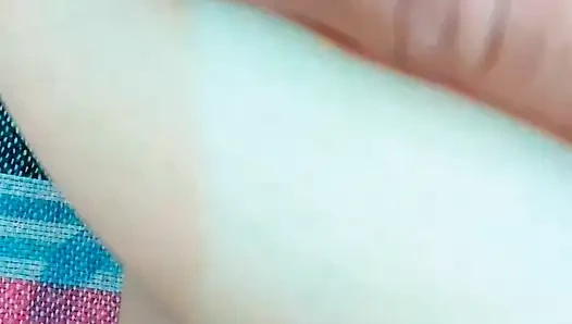 Güzel Hintli kız üvey erkek kardeşiyle seks yapıyor