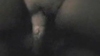 Une chatte philippine étroite fait sortir une grosse bite blanche. caserne de l'armée d'Hawaï