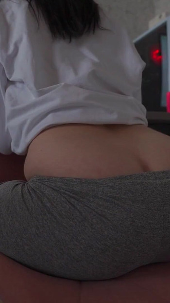 Čelist-pádný okamžik z "Farting & Buttcrack při hraní"