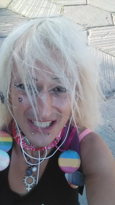 M2F t-girl ⚧️, scene queen walking on city street