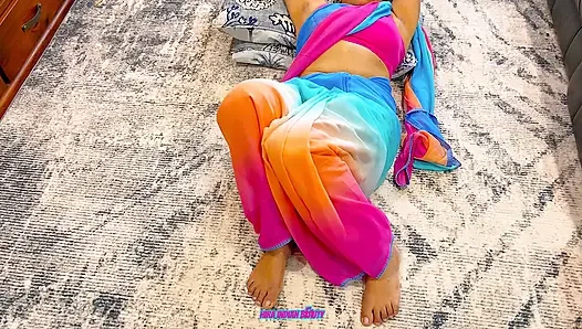 Sari sex - cuckold teilt indische hotwife - freund hämmert ihre missionarsstellung nach 69 position