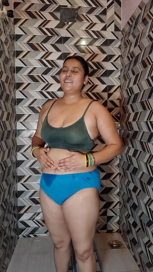 인도 섹시녀 Bhabhi 화장실 장면